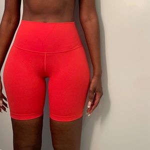 💃🏾Hibiscus Red TNAAction TnaLIFE™ Atmosphere Hi-Rise 7" Short